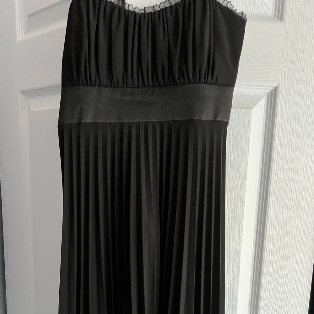 Black Dress - Picture 2 of 4